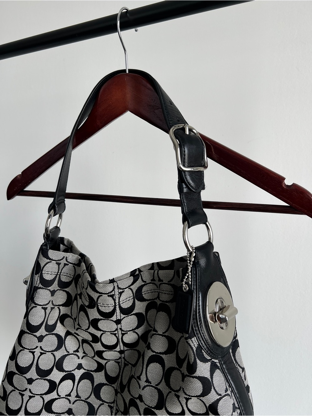Authentic Coach New Canvas Shoulder Bag - Picture 2 of 12